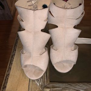 Women’s cream colored heels